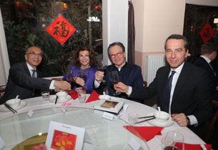links beginnend: SE Botschafter Li Xiao Si; Dr. Brigitte Bierlein, Bundeskanzlerin a.D.; Prof. Dr. Georg Zanger, Präsident der ACBA; Mag. Christian Kern, Bundeskanzler a.D.