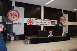 Die Bühne war natürlich auch passend dekoriert