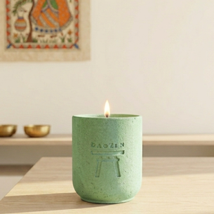 DaoZen - Bougie parfumée lavande, fabriquée artisanalement en Belgique. Pot violet dégradé en Jesmonite, parfum doux et apaisant.
