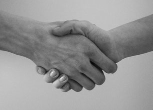 www.haase-mediation-berlin.de/Modalitäten/Händeschütteln als Geste der Vereinbarung