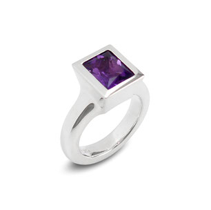 Silberring mit rechteckigem Amethyst