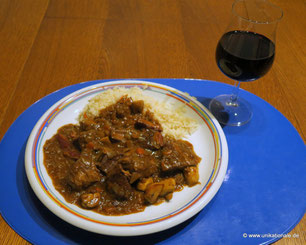 Boef Bourguignon mit Weinglas