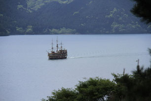 公園から芦ノ湖を望む