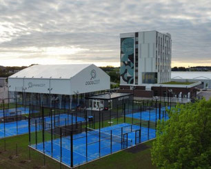 Sportangebote wie Padel, Tennis und Klettern rund um den Attersee