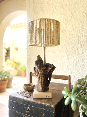 Lampe artisanale en bois d'olivier