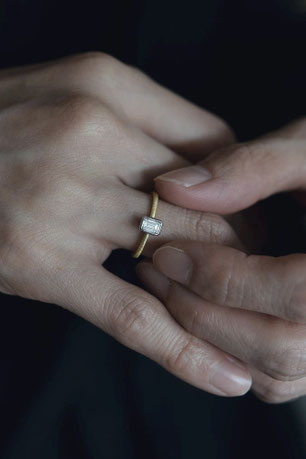 普段使いにも楽しみたい婚約指輪
