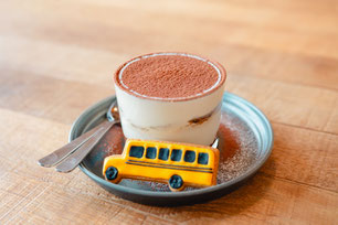 いちごのババロア。ホイップクリームといちごのトッピング。