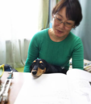 私も一緒に聞く~。