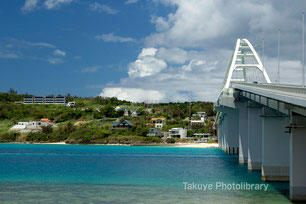 瀬底大橋　沖縄の風景
