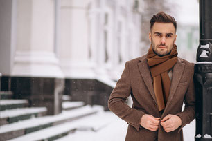Weihnachtszeit ist Präsente Zeit. Tie Solution, Inhaber und Designer der Luxusmarke Pietro Baldini, bringt neue Winter- Schals und Paschminas auf den europäischen Business-Markt.