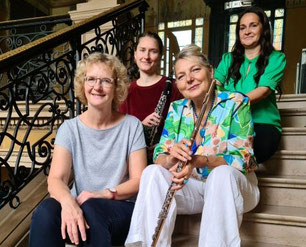 Kasim 2023 Halle: Jeannette La-Deur – Piyano, Sunum (GEDOK Karlsruhe), Brunhild Fischer – Yan Flüt (GEDOK Orta Almanya), Debora Dusdal – Klarnet (Leipzig), Diana Tomsche – Soprano (Leipzig, Eski Baden Eyalet Tiyatrosu Karlsruhe)