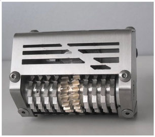  machine CE pour enlever la croûte des meules. Idéale pour fromageries artisanales et industrielles, hygiène et productivité garanties.
