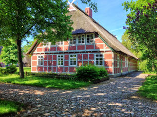 ~ Bild: Altes Bauernhaus in Sittensen ~