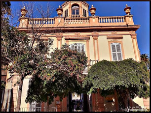  Entrada al Palacete  y  al  patio  de los Leones  de los jardines de Monforte en Valencia