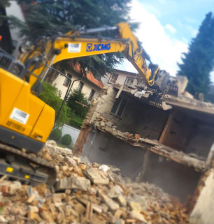 Komplettabriss eines einsturzgefährdeten Objekts