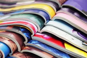 Llegint altres revistes. revista infantil Namaka