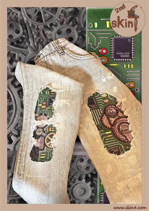 Jean mit Biomechanischen Motiven