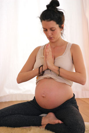 Prenatal / Postnatal Yoga, Yoga für Schwangere, Schwangerschaft, Schwangerenyoga, yogischer Geburtsvorbereitungskurs, Rückbildungsyoga, Rückbildung, Mama Kind Baby Yoga, Iserbrook, Sülldorf, Ottensen, Altona,  Blankenese, Lurup, Osdorf, Hamburg