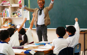 小学校２年生のじぶんCMの授業風景