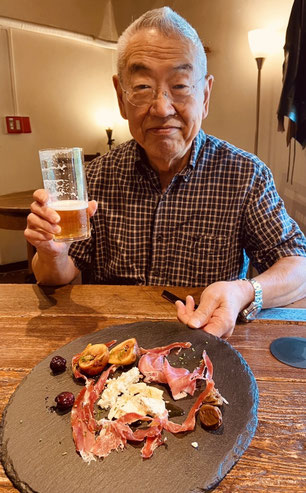 今の店「エレッジ」、まず前菜で乾杯