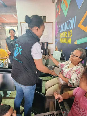 Donar computadores a escuelas y colegios