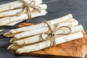 Spargel Rezept: SILVANER-BEURRE BLANC und Schnittlauch
