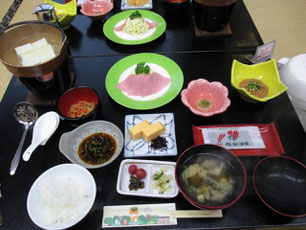 写真左上が鉱泉水で炊いたフワフワ豆腐です