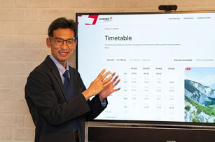 スイス個人旅行プランを提案する田中純