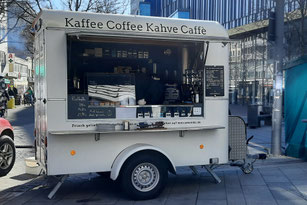 Unser Kaffeemobil auf seinem Stammplatz auf dem Wochenmarkt Große Bergstraße.
