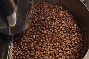 Frische Kaffeebohnen aus dem Moccamondo Röstofen