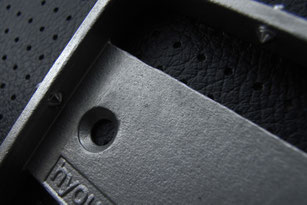 ロストワックスで製作した取付金具の写真です。