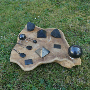  Protections des ondes SHUNGITE lots divers : BRUTS sphères téléphones pyramide pendentifs