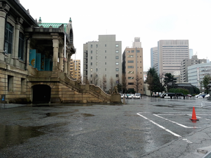 小糠雨ふる御堂　築地本願寺