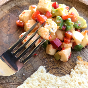 Mozzarella Salat mit Avocado und Paprika Relish