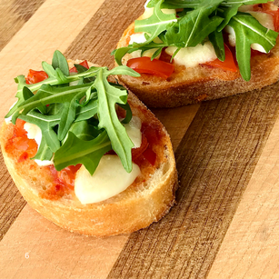 Ciabatta mit Mozzarella, Rucola und Paprika Relish