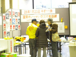 ぼうさいカフェ風景「食う」