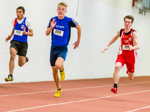 Henry Visser (288) geht über die Hürden, im Flachsprint und mit der Staffel an den Start.