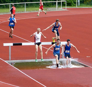 Erik Höpfner (496), Janek Betting (491) und Malte Stockhausen (585, auf dem Balken) lassen sich von Hindernissen nicht aufhalten.