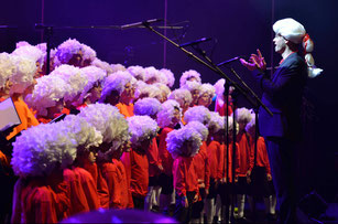 Ecole de musique à Crolles – Grésivaudan : La chorale des J&J lors d’un concert. Elle accueille les collégiens et les lycéens.