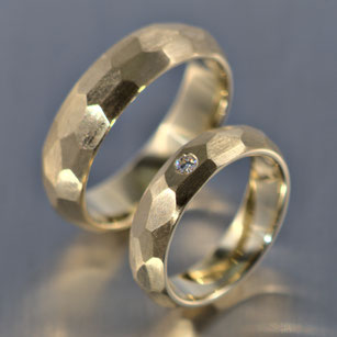 Trauringe Gelbgold 585 mit Brillant, Goldschmiede Backhaus, John-Michael Mendizza, Kundenwunsch, Unikat, Anfertigung