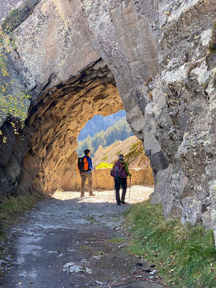 Accès aux cortalets par la piste de Balaig
