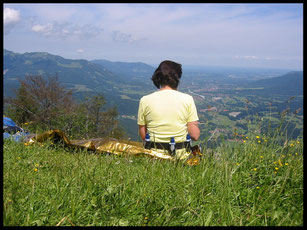 Schöne Aussichten sind das vom Gipfel der Hochalm hinab in den Isarwinkel.