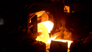 Arbeitssicherheit und Brandschutz in Industriebetrieb – Ullertec GmbH unterstützt mit Gefährdungsbeurteilungen, Schulungen und Prüfungen.
