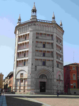 Das Baptisterium des Dom von Parma