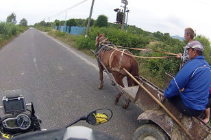 Typisches Verkehrsbild in Albanien