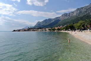 Gradac direkt an der Magistrala