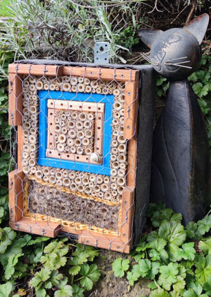 K5 / Bruthilfe für Wildinsekten / Wildbienen / reine Bambusbefüllung!!! € 125,00 / verkauft