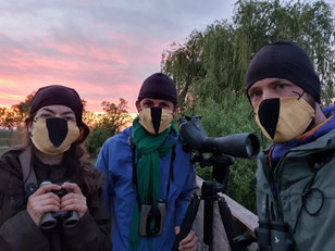 Das Team "St. Martins Maskenstelzen" bei Ihrem alljährlichen Betriebsausflug auf dem Gebiet der St. Martins Therme im Burgenland