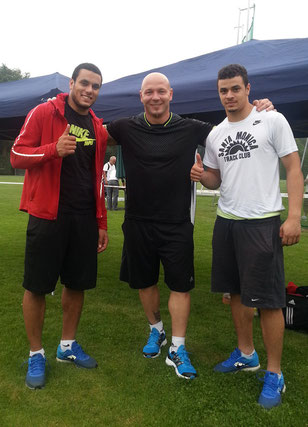 U20-Weltmeister Ashraf Amgad Elseify (links) aus Katar forder Altmeister Markus Esser (Mitte) im Hammerwurf heraus. Rechts: Ahmed Amgad Elseify.