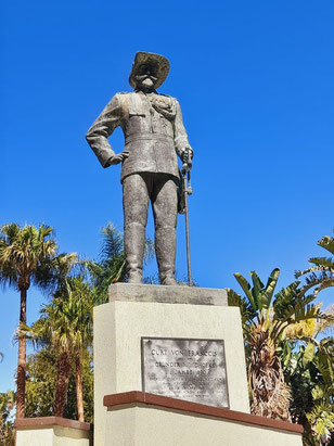 Die Curt-von-François-Statue bei der Independence Avenue. Bild: Kaina Nambunga.